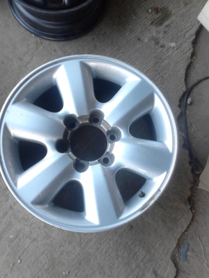 แม็ก ขอบ 17 ขนาด 6 รู มี 1 ใบ tel.081-427-3941