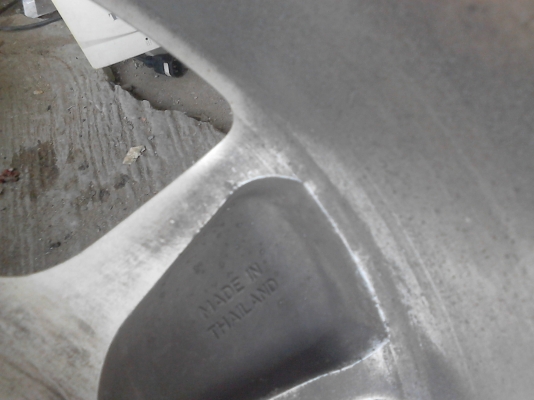 แม็ก ขอบ 17 ขนาด 6 รู มี 1 ใบ tel.081-427-3941 แม็ก ขอบ 17 ขนาด 6 รู มี 1 ใบ tel.081-427-3941