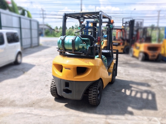 ขายโฟล์คลิฟ KOMATSU รุ่นล่าสุด(รุ่น16)2.5 ตัน 3เมตร เกียร์ออโต้ ชั่วโมงน้อยเครื่องดีเกียร์ดีมากๆๆ 270,000 บาท 094-4267888 จะเด็ด