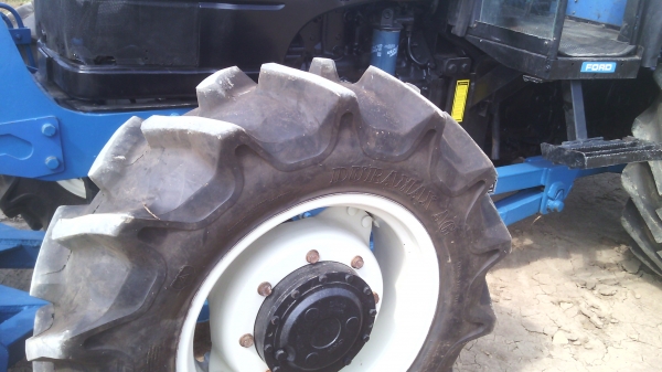 ขายรถไถFORD  NEWHOLLAND  รุ่นTS90  กรองใหญ่รถปี05 เอกสารใบอินวอย