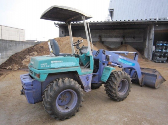 รถตัก WA40-3E  3695ชม. ปี1999  สภาพสวย หากรอของได้ 30-45 วัน ติดต่อมาได้เลยครับ