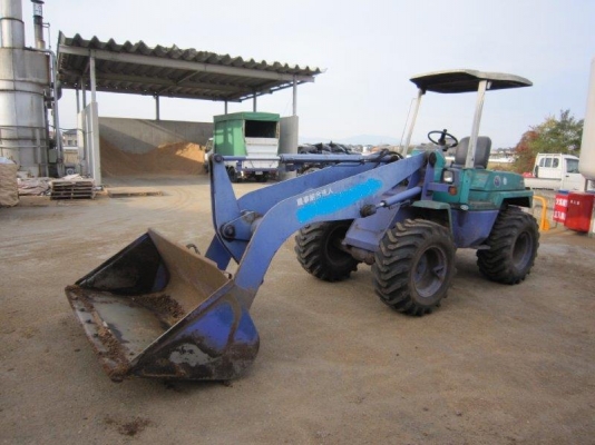 รถตัก WA40-3E  3695ชม. ปี1999  สภาพสวย หากรอของได้ 30-45 วัน ติดต่อมาได้เลยครับ