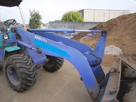 รถตัก WA40-3E  3695ชม. ปี1999  สภาพสวย หากรอของได้ 30-45 วัน ติดต่อมาได้เลยครับ