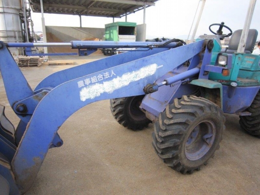 รถตัก WA40-3E  3695ชม. ปี1999  สภาพสวย หากรอของได้ 30-45 วัน ติดต่อมาได้เลยครับ