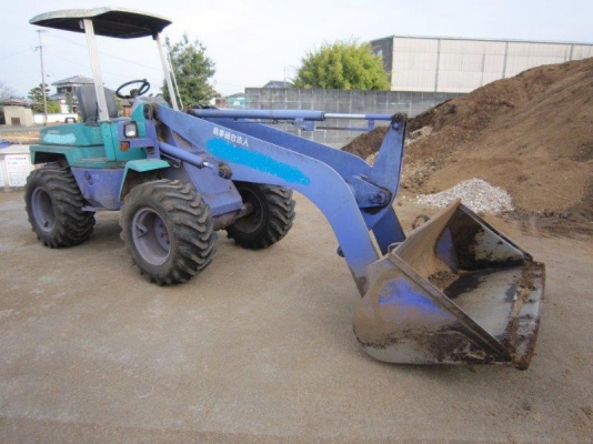 รถตัก WA40-3E  3695ชม. ปี1999  สภาพสวย หากรอของได้ 30-45 วัน ติดต่อมาได้เลยครับ