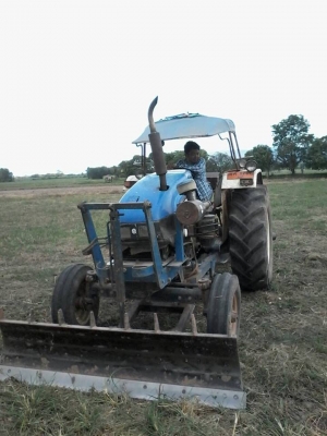 ขายรถไถ FORD6610 สภาพสวยพร้อมใช้งาน เครื่องดี ทำงานเร็ว สนใจโทร 090-8588220คุณนะ 093-3258446คุณบิว ID:narong498 หรือ www.truck.in.th/498 หรือเพจFacebook ณรงค์ ซื้อขายรถมือสอง (เว็บไซต์ส่วนตัว)