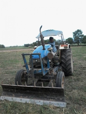 ขายรถไถ FORD6610 สภาพสวยพร้อมใช้งาน เครื่องดี ทำงานเร็ว สนใจโทร 090-8588220คุณนะ 093-3258446คุณบิว ID:narong498 หรือ www.truck.in.th/498 หรือเพจFacebook ณรงค์ ซื้อขายรถมือสอง (เว็บไซต์ส่วนตัว)