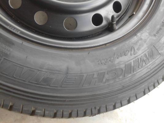 205/70 R15 MICHELIN  Vanpic พร้อมกะทะ 5 รู VIGO  tel. 0814273941