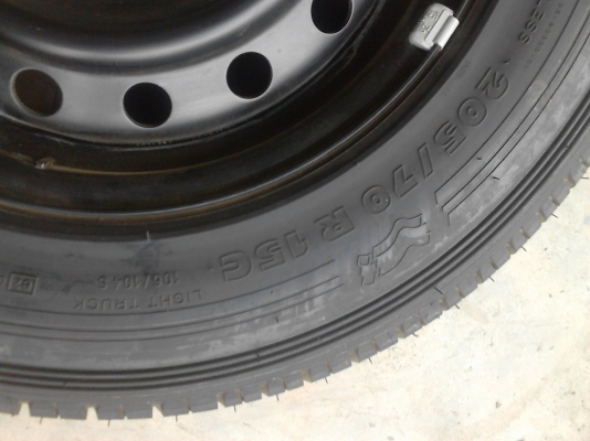 205/70 R15 MICHELIN  Vanpic พร้อมกะทะ 5 รู VIGO  tel. 0814273941