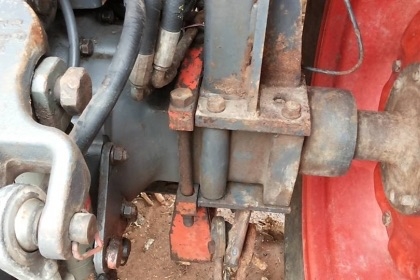 KUBOTA M7040 - 2 เพลา รถบอดี้สวยพร้ิมทำงานได้เลยครับ อุปกรณ์มีใบดันหน้าติดตั้งไว้ให้แล้ว เครื่องยนต์แรงดีกำลังไม่ตก ชั่วโมงการทำงานไม่ขึ้นครับ เกียร์เดินหน้า 8 ถอยหลัง 8 สภาพดีใช้งานง่าย ระบบไฮดรอลิกส์มีแตกเยิ้มบ้างเล็กน้อยครับ หางยกได้ปกติไม่มีปัญหา ยางส