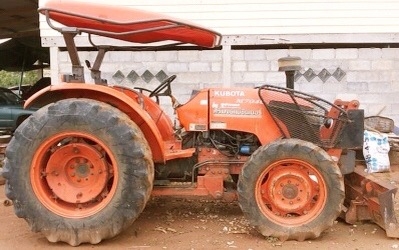 KUBOTA M7040 - 2 เพลา รถบอดี้สวยพร้ิมทำงานได้เลยครับ อุปกรณ์มีใบดันหน้าติดตั้งไว้ให้แล้ว เครื่องยนต์แรงดีกำลังไม่ตก ชั่วโมงการทำงานไม่ขึ้นครับ เกียร์เดินหน้า 8 ถอยหลัง 8 สภาพดีใช้งานง่าย ระบบไฮดรอลิกส์มีแตกเยิ้มบ้างเล็กน้อยครับ หางยกได้ปกติไม่มีปัญหา ยางส KUBOTA M7040 - 2 เพลา รถบอดี้สวยพร้ิมทำงานได้เลยครับ อุปกรณ์มีใบดันหน้าติดตั้งไว้ให้แล้ว เครื่องยนต์แรงดีกำลังไม่ตก ชั่วโมงการทำงานไม่ขึ้นครับ เกียร์เดินหน้า 8 ถอยหลัง 8 สภาพดีใช้งานง่าย ระบบไฮดรอลิกส์มีแตกเยิ้มบ้างเล็กน้อยครับ หางยกได้ปกติไม่มีปัญหา ยางส