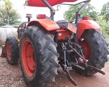 KUBOTA M7040 - 2 เพลา รถบอดี้สวยพร้ิมทำงานได้เลยครับ อุปกรณ์มีใบดันหน้าติดตั้งไว้ให้แล้ว เครื่องยนต์แรงดีกำลังไม่ตก ชั่วโมงการทำงานไม่ขึ้นครับ เกียร์เดินหน้า 8 ถอยหลัง 8 สภาพดีใช้งานง่าย ระบบไฮดรอลิกส์มีแตกเยิ้มบ้างเล็กน้อยครับ หางยกได้ปกติไม่มีปัญหา ยางส