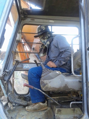 HITACHI EX 120-2 รถบอดี้สวยสภาพดีพร้อมทำงานได้เลยครับ เครื่องยนต์เดิมๆปั๊มเดิมแรงดีทำงานได้เร็วไม่โหลด ภายในเก๋งสะอาดดี แอร์ครบ ไฟฟ้าตัดมอเตอร์คันเร่ง หน้าจอครบ กระจกหลังไม่มีนะครับขายตามสภาพ ช่วงล่างเอวแน่น เหลมสวย โรลเลอร์โซ่ใบแทรกสภาพดีประมาณ 60\% พร้อม HITACHI EX 120-2 รถบอดี้สวยสภาพดีพร้อมทำงานได้เลยครับ เครื่องยนต์เดิมๆปั๊มเดิมแรงดีทำงานได้เร็วไม่โหลด ภายในเก๋งสะอาดดี แอร์ครบ ไฟฟ้าตัดมอเตอร์คันเร่ง หน้าจอครบ กระจกหลังไม่มีนะครับขายตามสภาพ ช่วงล่างเอวแน่น เหลมสวย โรลเลอร์โซ่ใบแทรกสภาพดีประมาณ 60\% พร้อม