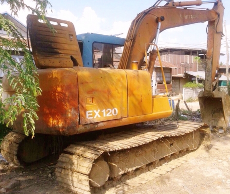 HITACHI EX 120-2 รถบอดี้สวยสภาพดีพร้อมทำงานได้เลยครับ เครื่องยนต์เดิมๆปั๊มเดิมแรงดีทำงานได้เร็วไม่โหลด ภายในเก๋งสะอาดดี แอร์ครบ ไฟฟ้าตัดมอเตอร์คันเร่ง หน้าจอครบ กระจกหลังไม่มีนะครับขายตามสภาพ ช่วงล่างเอวแน่น เหลมสวย โรลเลอร์โซ่ใบแทรกสภาพดีประมาณ 60\% พร้อม