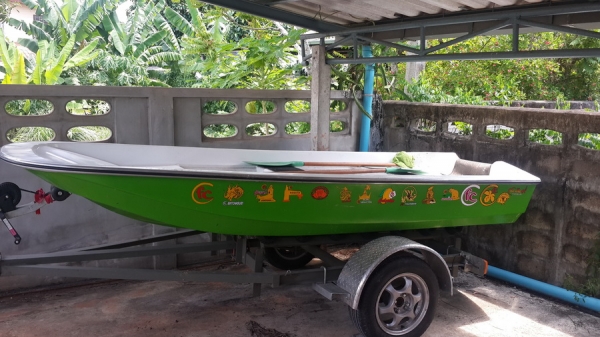 ขายเรือไฟเบอร์กลาส12ฟุตท้องสามลอนแถมพายให้ 1คู่