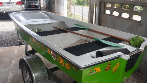 ขายเรือไฟเบอร์กลาส12ฟุตท้องสามลอนแถมพายให้ 1คู่