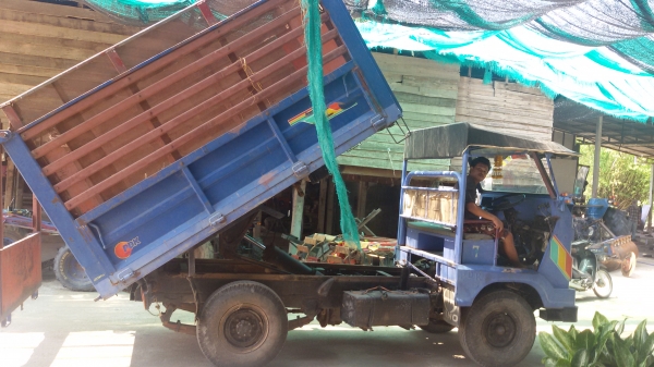 ขายรถอีแต๋นด้ำราคา185000บาท คัชชีหน้าใหญ่ บรรณทุกได้4ตัน 4ล้อ ยกหัวได้เครื่อง4สูบ กะบอกด้ำใหญ่กะบะยาว3เมตรหัว1.30เมตร พร้อมใช้งานรถอยู่ว้งบัว อคลองขลุง จ กำแพงเพชรสนใจโทร0813655887อำพร พาเจริญราคานื้ยังต่อรองได้อืกนะครับ