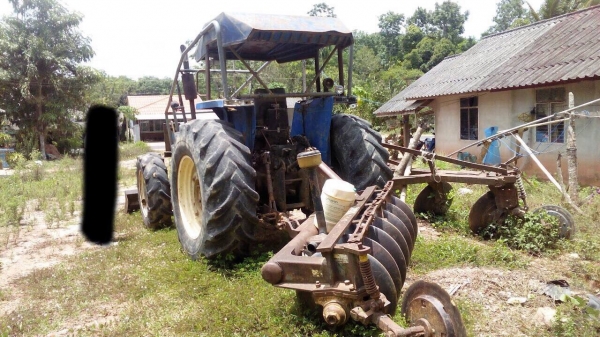 ขายรถไถ2เพลา NEWHOLLAND 8066S มีเล่มทะเบียน สนใจโทร 081-970-1072