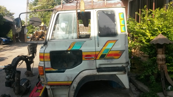 ขายหัวรถฮีโน่10ล้อใหญ่ อุปกรณ์ครบ มีกระปุกเพาเวอร์ด้วย ขาย 46000 บาท