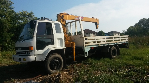ขาย6ล้อติดเครน4ตัน 3ปลอก 2ชัก กระบะ5เมตร เครื่อง6BD1 เครื่องดีแซสซีสวย ขายแบบไม่มีทะเบียน 370000 บาท