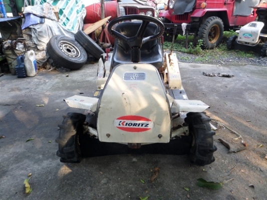 รถตัดหญ้าแบบนั่งขับ  เครื่ิอง 11 แรง  14  แรง นำเข้าจากญี่ปุ่น