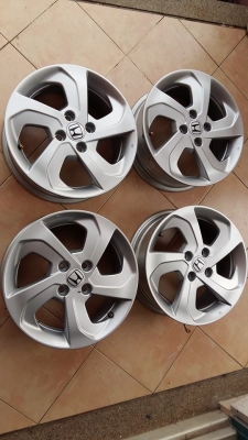 ขายล้อแม็กป้ายแดง new city 15"x5.5" et45 4รู100  สนใจติดต่อเล็กคลองสามครับ 081-3747940