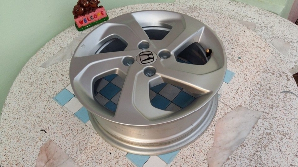 ขายล้อแม็กป้ายแดง new city 15"x5.5" et45 4รู100  สนใจติดต่อเล็กคลองสามครับ 081-3747940