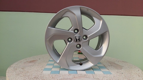 ขายล้อแม็กป้ายแดง new city 15"x5.5" et45 4รู100  สนใจติดต่อเล็กคลองสามครับ 081-3747940