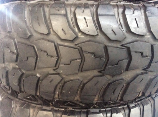 ยาง KUMHO MT 265-75-16 ปี12 สวยๆ ถูกๆครับ