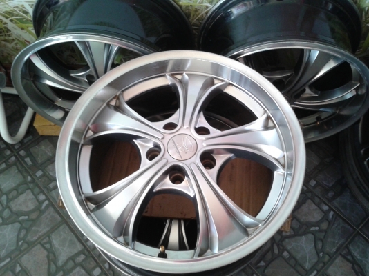 ล้อแม็กขอบ 17 กว้าง7ครึ่ง 4ล้อ ล้อแม็กขอบ 17 กว้าง7ครึ่ง 4ล้อ