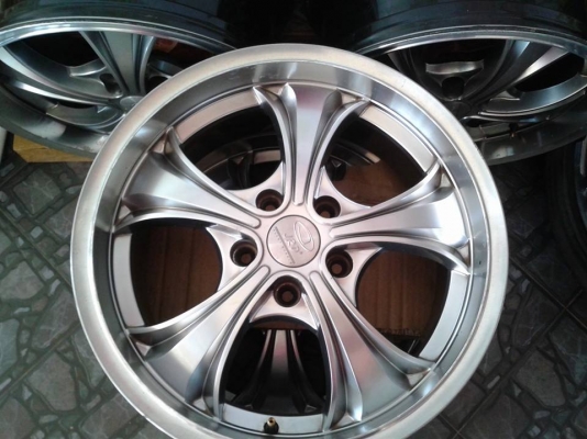 ล้อแม็กขอบ 17 กว้าง7ครึ่ง 4ล้อ