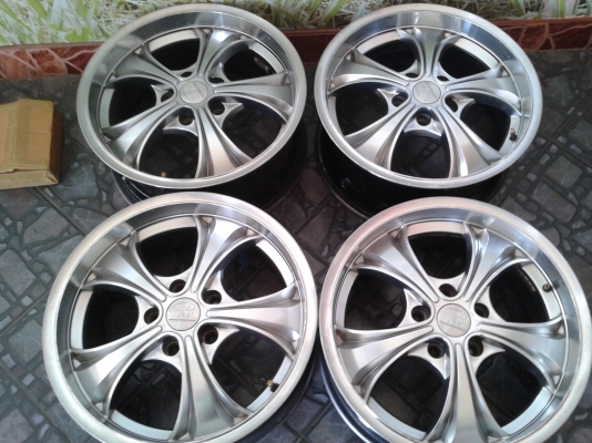 ล้อแม็กขอบ 17 กว้าง7ครึ่ง 4ล้อ ล้อแม็กขอบ 17 กว้าง7ครึ่ง 4ล้อ