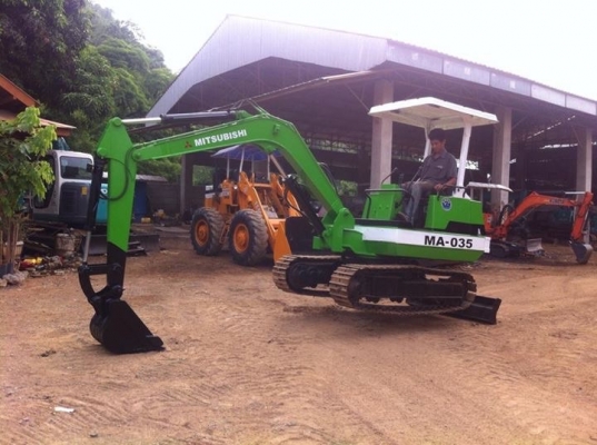 ขายรถขุด. MITSUBISHI ขนาดPc35    รถนำเข้า. รถเก่านอกแท้ 100\% เครื่องแน่น. ปั๊มแรง. เอวดี. ช่วงล่างสวย.  มีกระต่ายเต่า. รถพร้อมใช้งาน.  เอกสารใบอินวอยพร้อม.  ราคา 240,000 ต่อรองได้.   สนใจ 096-3268553.  ช่างเบนซ์.  ID LINE 0963268553