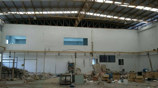 ชายโครงสร้างขนาด กว้าง 26 เมตร ยาว 54 เมตรหลังคาเมทัลชีตโลละ 20 บาท