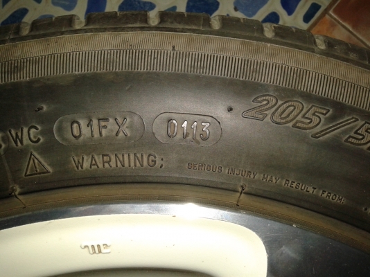 ขายล้อแม๊กพร้อมยางปี 2013 ขอบ16 ไม่แพงครับ ขายล้อแม๊กพร้อมยางปี 2013 ขอบ16 ไม่แพงครับ