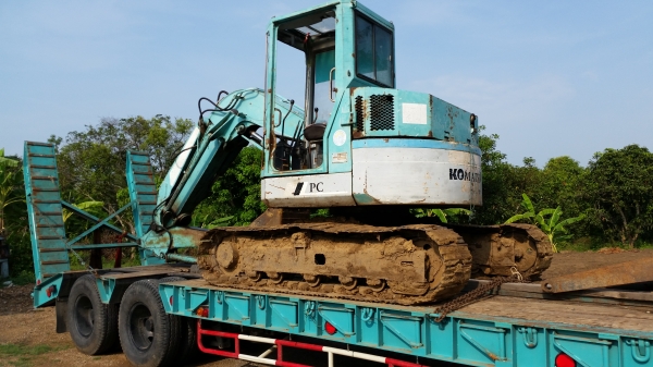 ขายแบคโฮkomatsu75uu-1