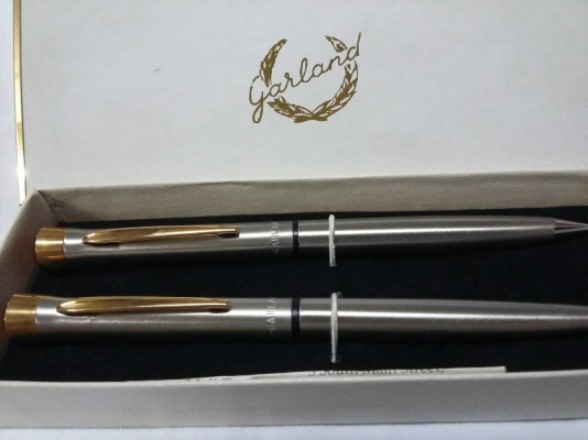 ปากกา 1 คู่