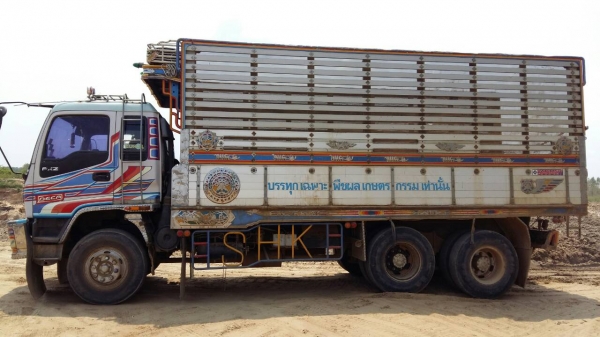 ขายรถพ่วง 22 ล้อ แม่ดั้ม-ลูกไม่ ดั้ม มี 2 พ่วง สวยๆ กระบะเนียมคอกเกษตร ISUZU 270 ยูโรทู รถสวย ราคา.2150000 สนใจรีบจองด่วน