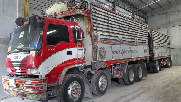 ขายรถพ่วง 22 ล้อ แม่ดั้ม-ลูกไม่ ดั้ม มี 2 พ่วง สวยๆ กระบะเนียมคอกเกษตร ISUZU 270 ยูโรทู รถสวย ราคา.2150000 สนใจรีบจองด่วน