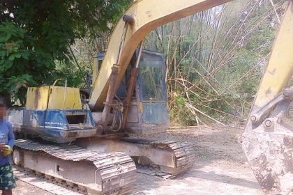 KOMATSU PC 100-3 รถบอดี้สวยเดิมพร้อมทำงานได้เลยครับ เครื่องยนต์เดิมๆปั๊มเดิมแรงดีทำงานได้เร็ว ภายในเก๋งสะอาดดี คอนโทรลยาว ภายนอกบูมอาร์มสวยเดิม ช่วงล่างเอวแน่นดี เฟลมสวยไม่มีปะ โรลเลอร์โซ่บูทใบแทรกสภาพดีประมาณ 60\% เอกสารสัญญาซื้อขาย ราคาต่อรองได้ครับ KOMATSU PC 100-3 รถบอดี้สวยเดิมพร้อมทำงานได้เลยครับ เครื่องยนต์เดิมๆปั๊มเดิมแรงดีทำงานได้เร็ว ภายในเก๋งสะอาดดี คอนโทรลยาว ภายนอกบูมอาร์มสวยเดิม ช่วงล่างเอวแน่นดี เฟลมสวยไม่มีปะ โรลเลอร์โซ่บูทใบแทรกสภาพดีประมาณ 60\% เอกสารสัญญาซื้อขาย ราคาต่อรองได้ครับ