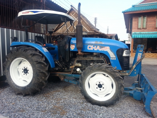 แทรกเตอร์แชมป์ MX 6255 4 WD 2 เพลาพร้อมใบมีดดันหน้า  362 ชั่วโมงสภาพดี ..