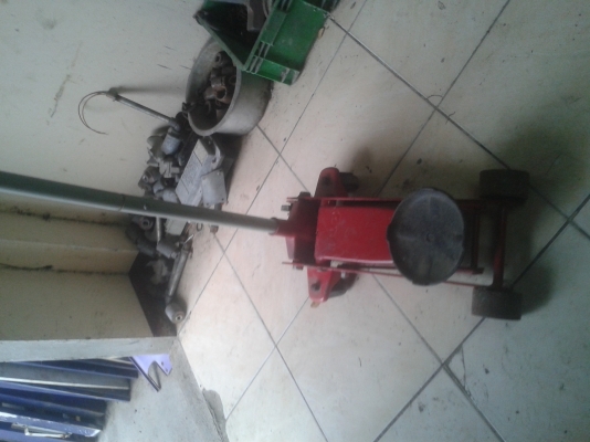 ขายแม่แรงตะเข้  2500