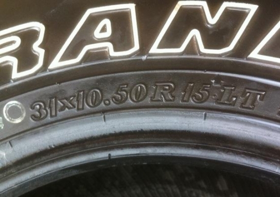 ยาง Dunlop AT1 เบอร์ 31 10.5 R15 ปลายปี11 ไม่ปะ ไม่บวม ดอกหนาๆใช้ได้อีกหลายปี