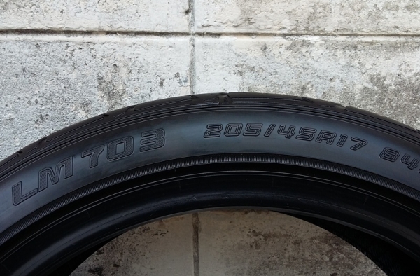 ยาง,205-45-17 DUNLOP LM703 กลางปี13 หนึ่งคู่ 1,700