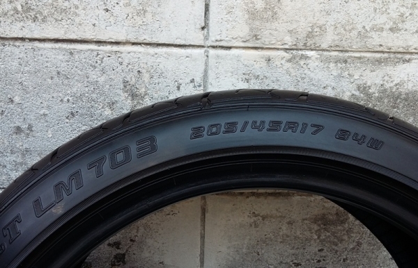 ยาง,205-45-17 DUNLOP LM703 ปี13 ดอกหนาไม่ปะหนึ่งคู่ 2,800