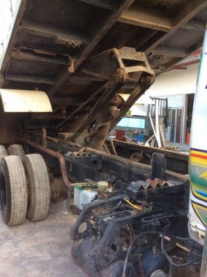 ฝากขาย .MITSUBISHI 10ล้อ ไอหลง 2เพลาดั๊ม เครื่อง 6D16 (220 แรง)โบอินเตอร์ เกียร์ฟูลเลอร์ พร้อมระบบลาก(ขาดลำโพง) ยางดี 8เส้น เครื่องดี ครัทซีสวย ขาย 780,000 บาท (ศุภากร 081-4252943)