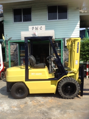 +++ ขายโฟล์คลิฟท์  KOMATSU FD30-11  ขนาด 3 ตัน  เครื่องยนต์ดีเซล  เสา  3  เมตร  เกียร์ธรรมดา  งา 1,070  มม.  ยางลมครับ