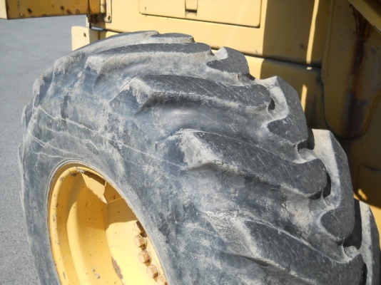 รถตักล้อยาง Komatsu WA100-1 สต็อกเราจากญ๊่ปุ่น สนใจโทร. 080-6565422 (หนิง)