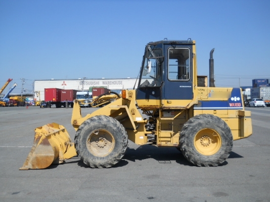 รถตักล้อยาง Komatsu WA100-1 สต็อกเราจากญ๊่ปุ่น สนใจโทร. 080-6565422 (หนิง)