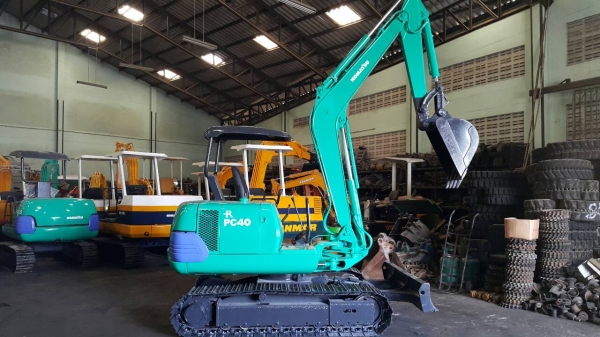 ขาย รถขุด KOMATSU รุ่น PC40-7- มือสองญี่ปุ่น มือถือ/LINE ID : 0818753444